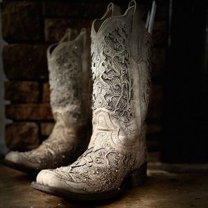 Corral women’s 8 boot beige white rhinestone